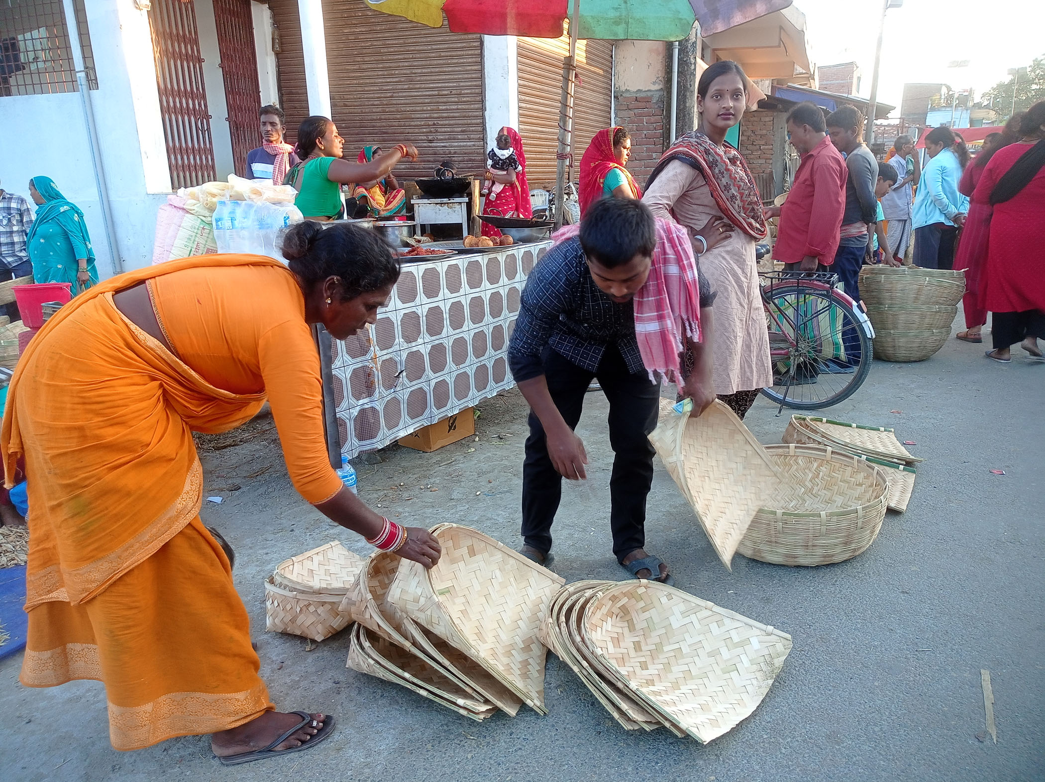 डोम समुदायलाई बाँसका सामग्री बनाउन भ्याइनभ्याई