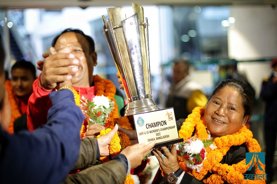 स्वदेश फर्कियो साफ यू–१५ विजेता नेपाली टोली [तस्वीरहरू]