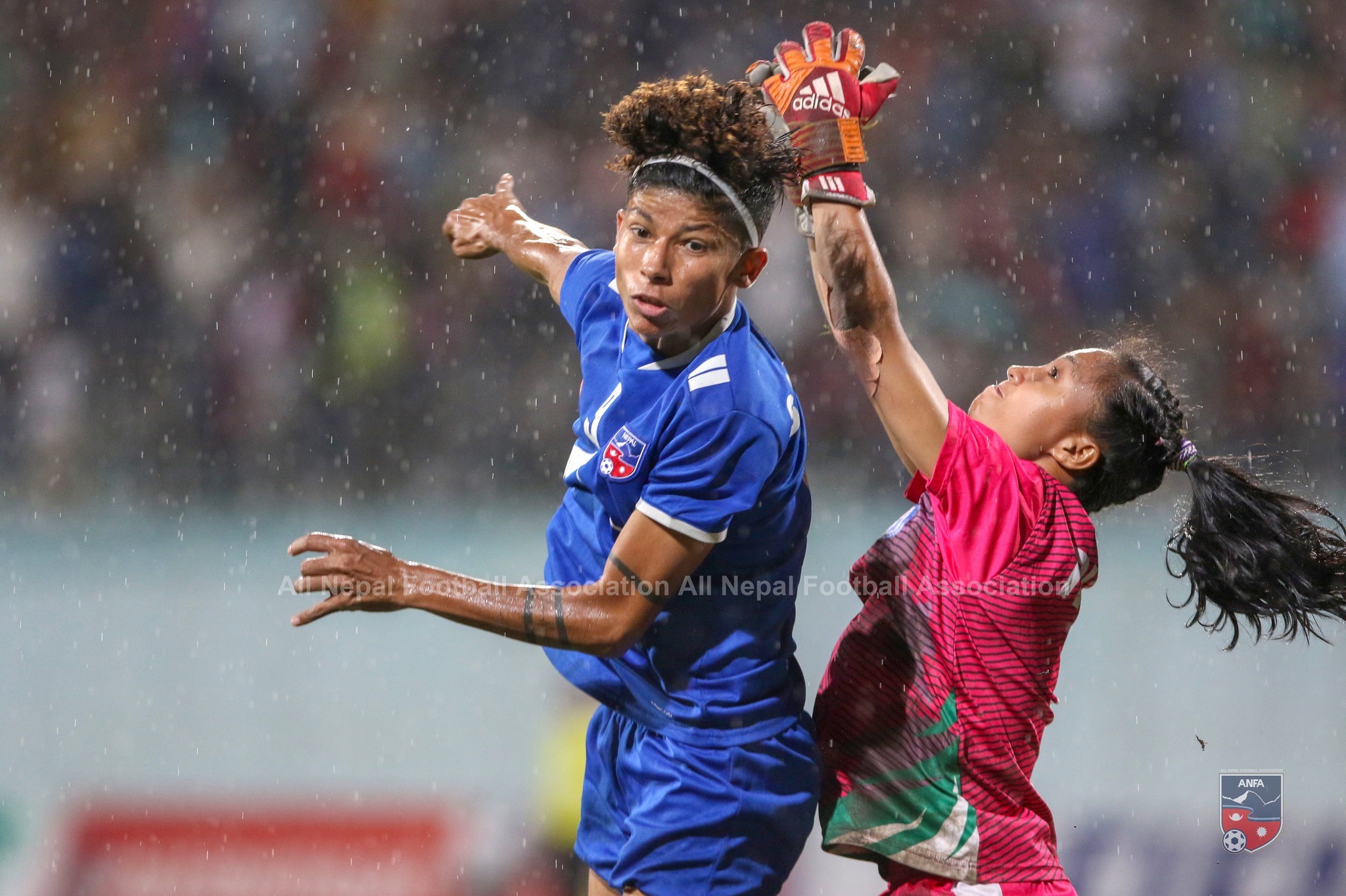 महिला साफ : १२ वर्षमा नफर्किएको खोलो