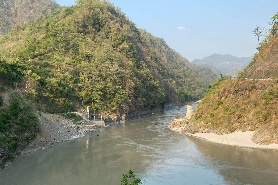 मुग्लिन–नारायणगढ खण्डको पहिरोले सम्झाउँछ घुमाउनेको अलपत्र पुल