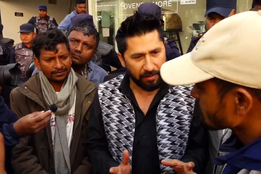 सरकारले मिटरब्याजको समस्या तत्काल समाधान गर्नुपर्छ : रवि लामिछाने