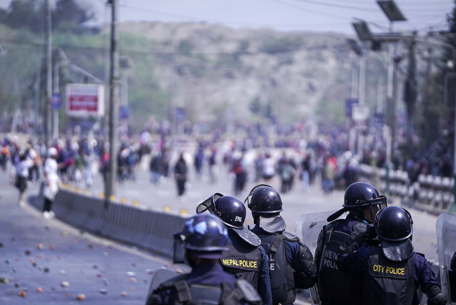 राजवादीको प्रदर्शन उग्र बनेपछि काठमाडौँ प्रशासनले तीनकुने क्षेत्रमा लगायो कर्फ्यू