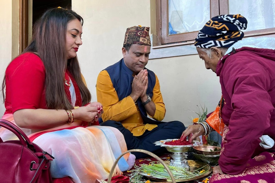 कलाकारले कसरी मनाए दशैँ?