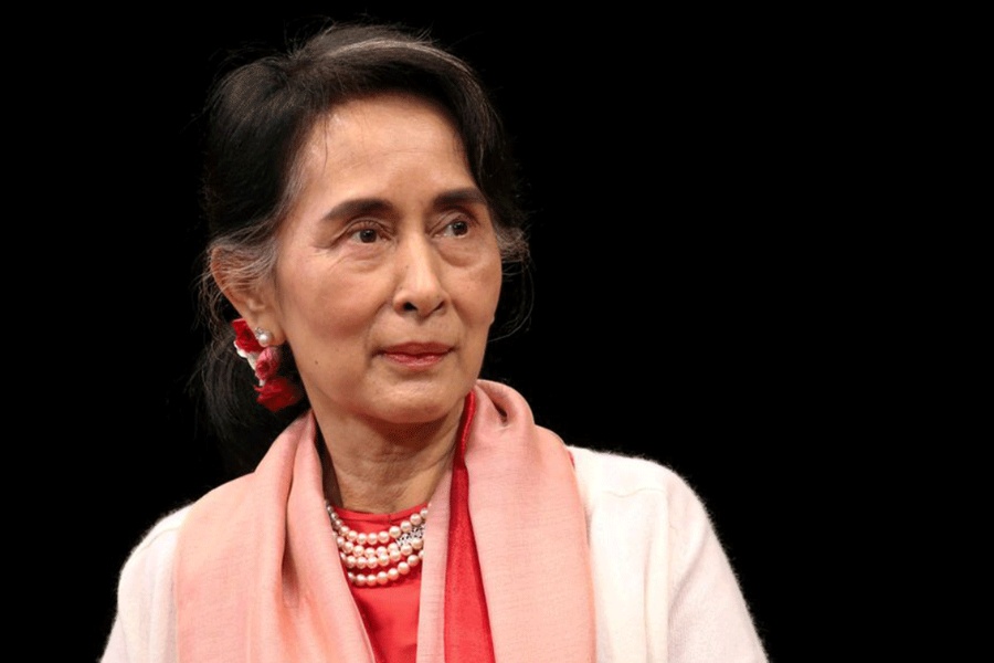 आङ सान सुचीलाई कारागारबाट सरकारी भवनमा सारियो