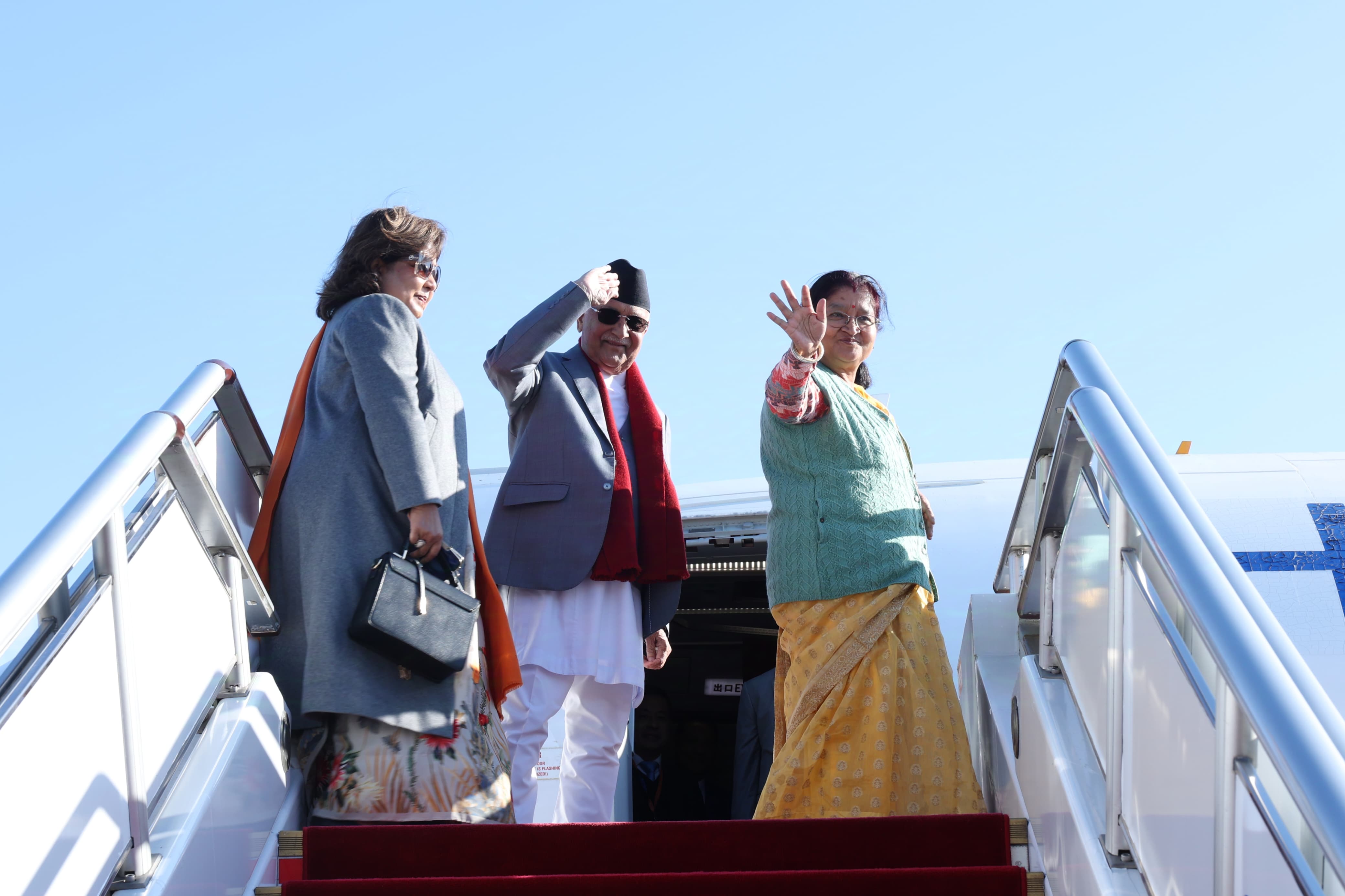 चीन भ्रमण सकेर प्रधानमन्त्री स्वदेश फिर्ता