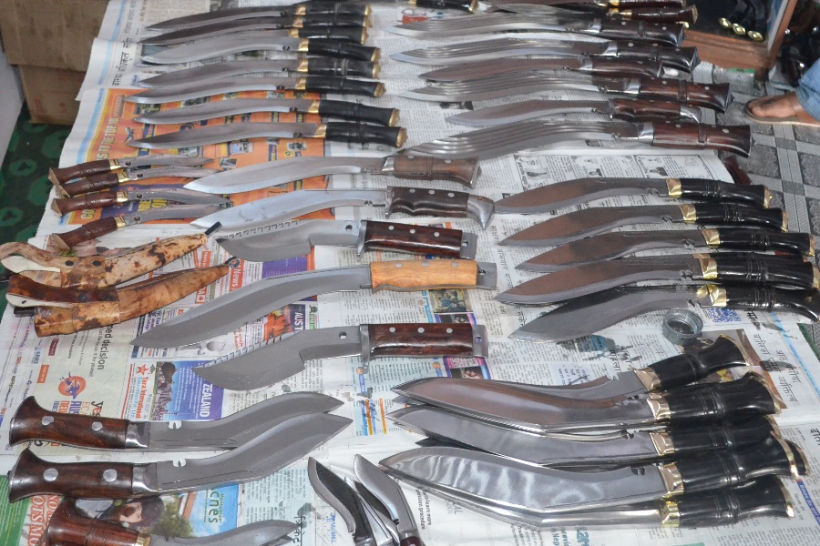 अमेरिका–बेलायत पुग्छ धराने खुकुरी