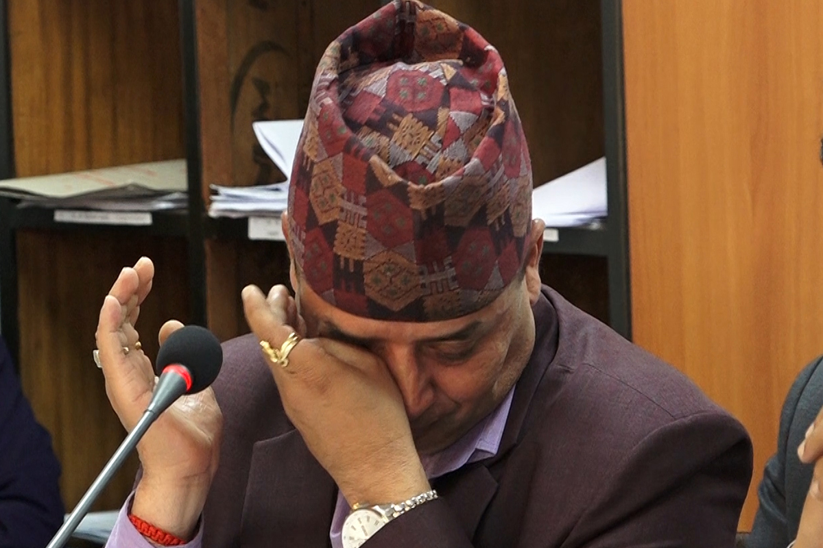 जलहरीको सुन १० केजी नै हो भन्दै पशुपति विकास कोषका सदस्य–सचिव थापाले झारे आँसु