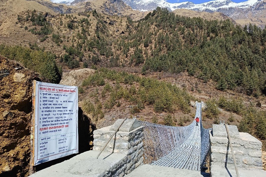 पदमार्गमा झोलुंगे पुल निर्माण