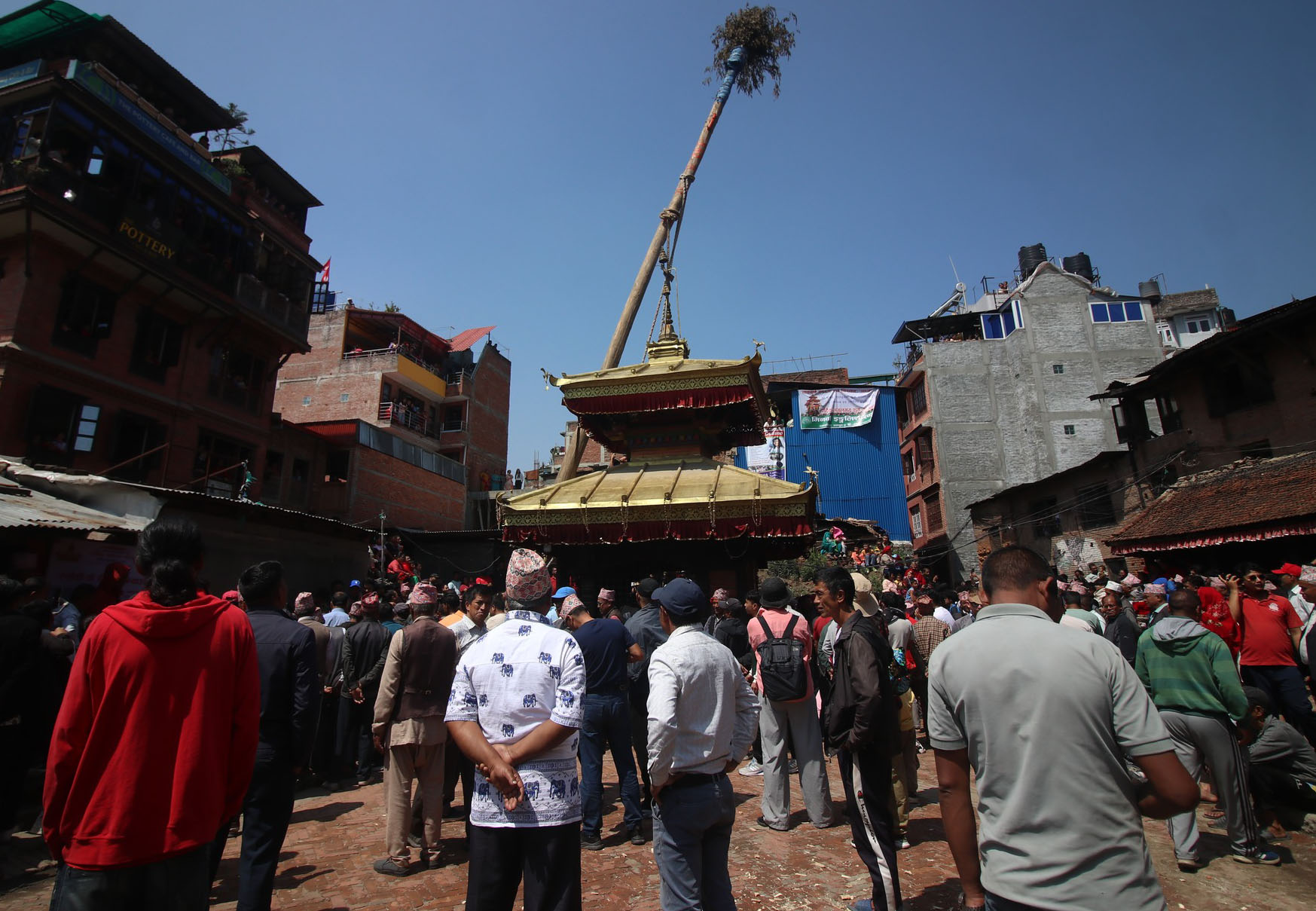 बिस्केट जात्राको अन्तिम दिन ढालियो हात नभएको लिंगो