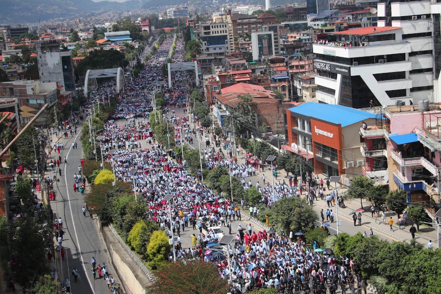 दोस्रो दिन पनि शिक्षकहरू सडकमा, सवारी आवागमन अस्तव्यस्त