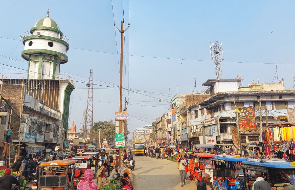 सीमावर्ती क्षेत्रमा नेपाली मुद्राको कालोबजारी, अनौपचारिक बजारमा किन सस्तियो भारु?