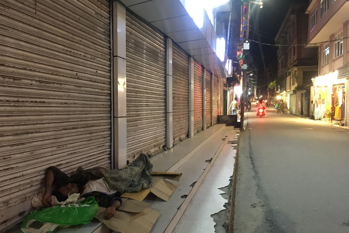 ‘सधैँ सडकमा बित्छ घरबारविहीनको रात’