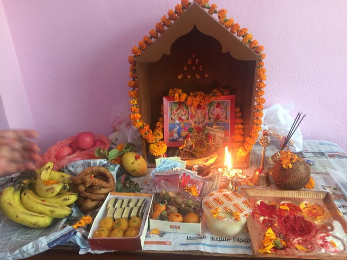 यमपञ्चकको तेस्रो दिन: लक्ष्मीपूजा र कुकुर तिहार मनाइँदै