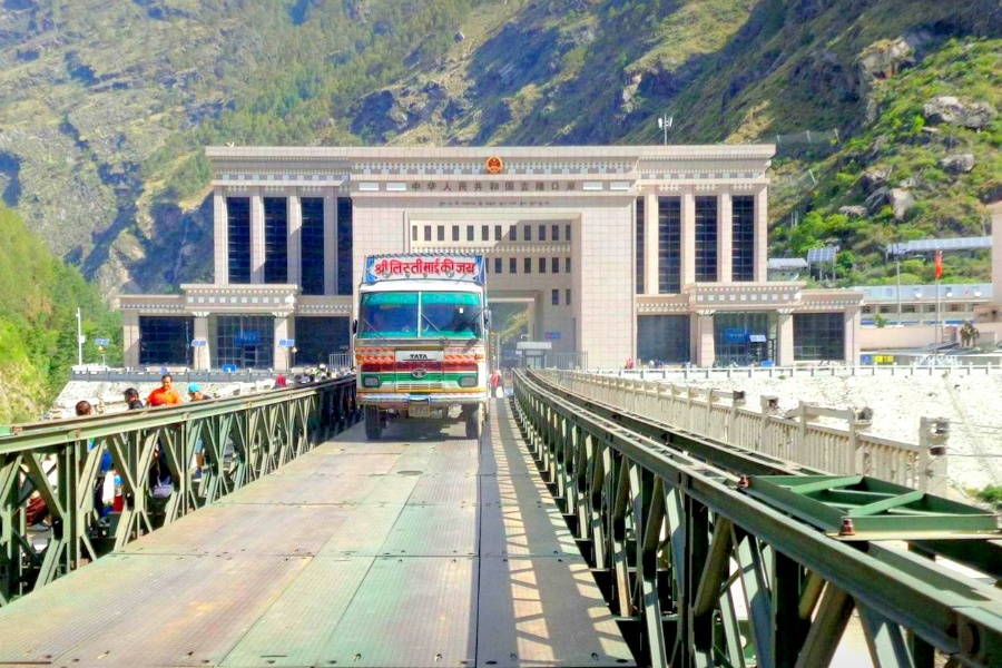 रसुवागढी नाकाबाट ११ करोड मूल्य बराबरको सुनसहित ट्रकचालक पक्राउ