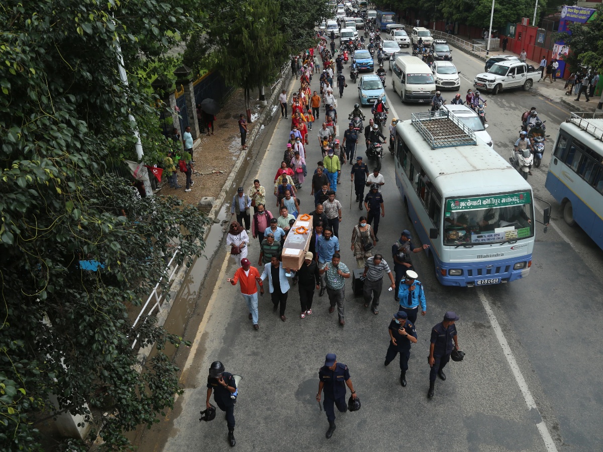 सहकारीमा राखेको पैसा झिक्न नपाएर उपचार अभावमा मृत्यु भएको भन्दै प्रदर्शन
