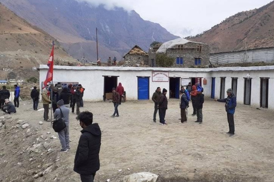 भाइरल ज्वरोले बालबालिका बिरामी पर्न थालेपछि विद्यालय बन्द