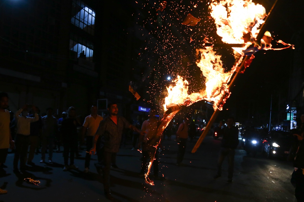 नयाँ सडक क्षेत्रमा फुटपाथ विस्तारको विरोध (तस्वीरहरू)