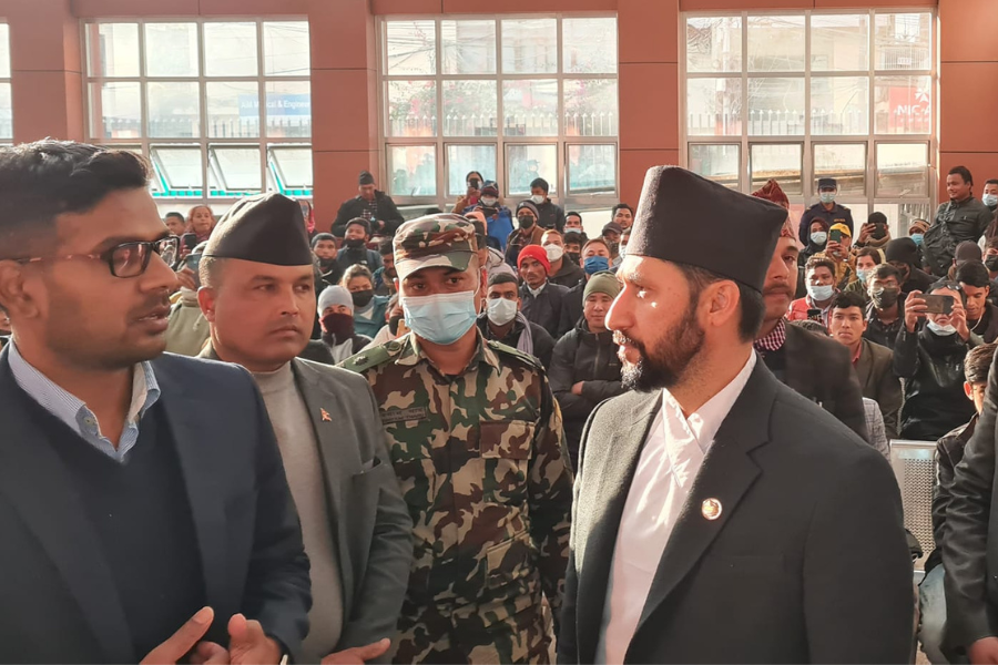 आउँदाआउँदै ‘लोकरिझ्याइँ’मा गृहमन्त्री लामिछाने : असम्बन्धित अड्डा अनुगमन गरेर के सन्देश दिँदैछन्?