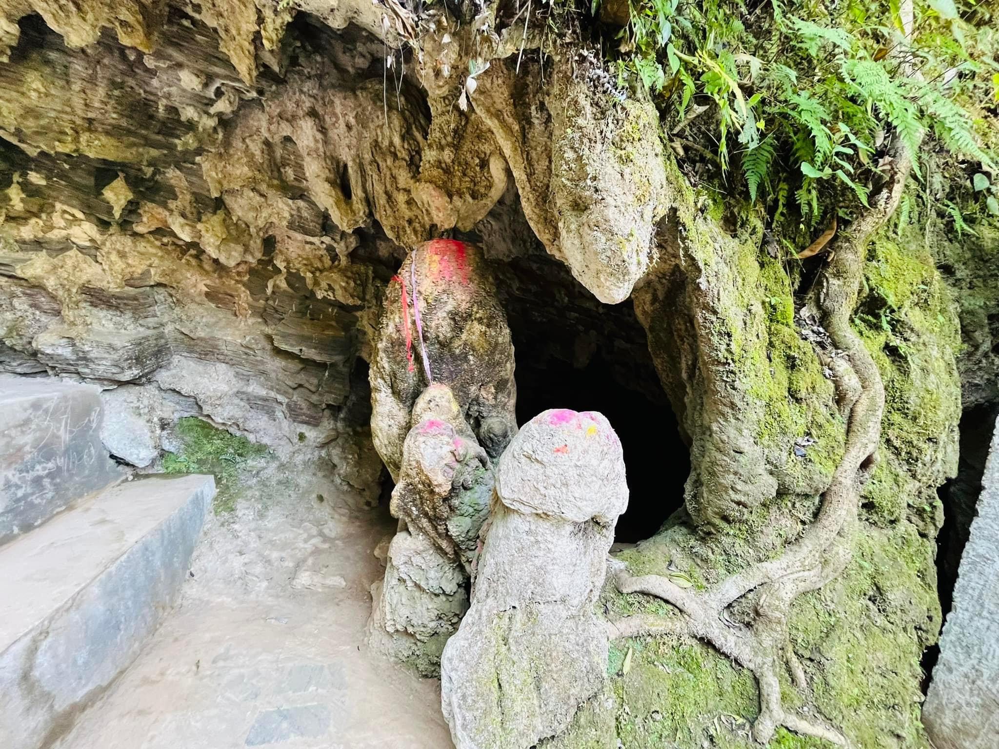 ढेडु लखेट्दै जाँदा फेला परेको गुफा, पर्यटकका लागि आकर्षक बन्दै