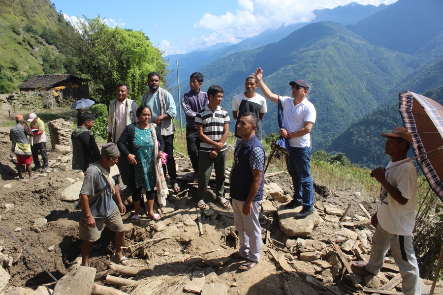 म्याग्दीको महभीर गाउँ पहिरोको जोखिममा, खानेपानी अवरुद्ध