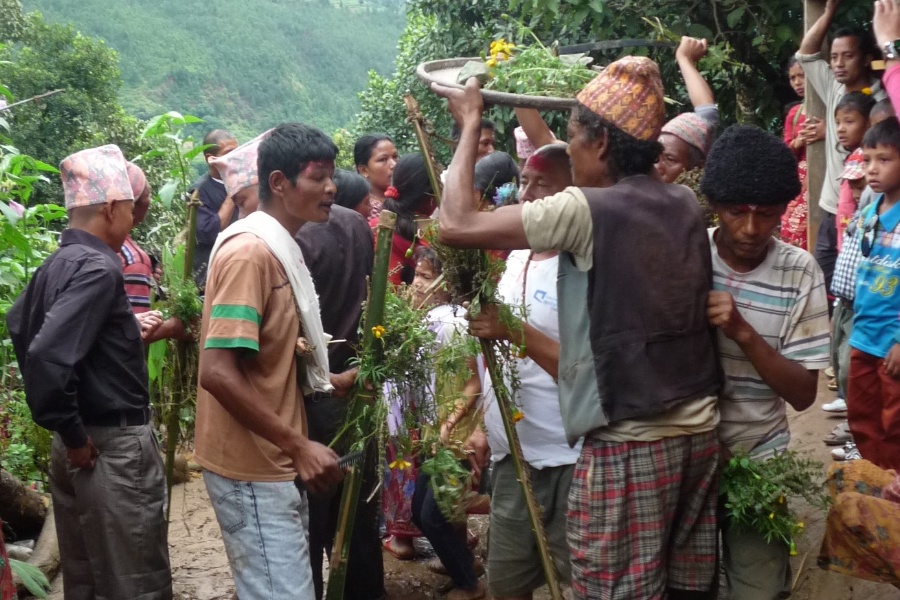पितृका सम्झनामा माझी समुदायले पितरा पर्व मनाउँदै