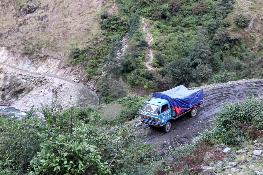 सडकले जोडियो दुर्गम गाउँ तिप्लिङ, १ दिनमा धादिङबेँसी पुगिने