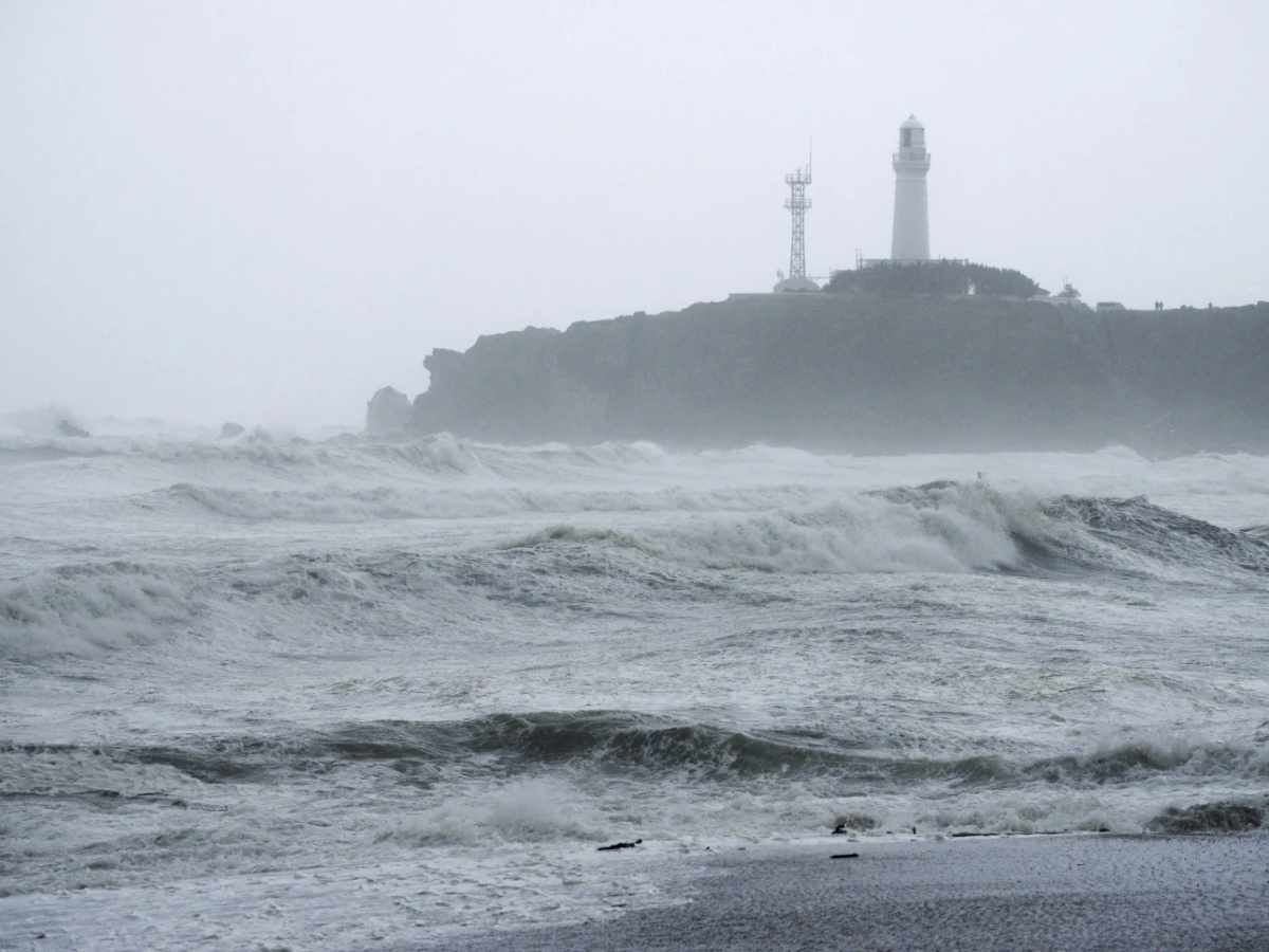 भीषण हावाहुरी र भारी वर्षाका कारण टोकियोमा ‍उडान र रेल सेवा रद्द