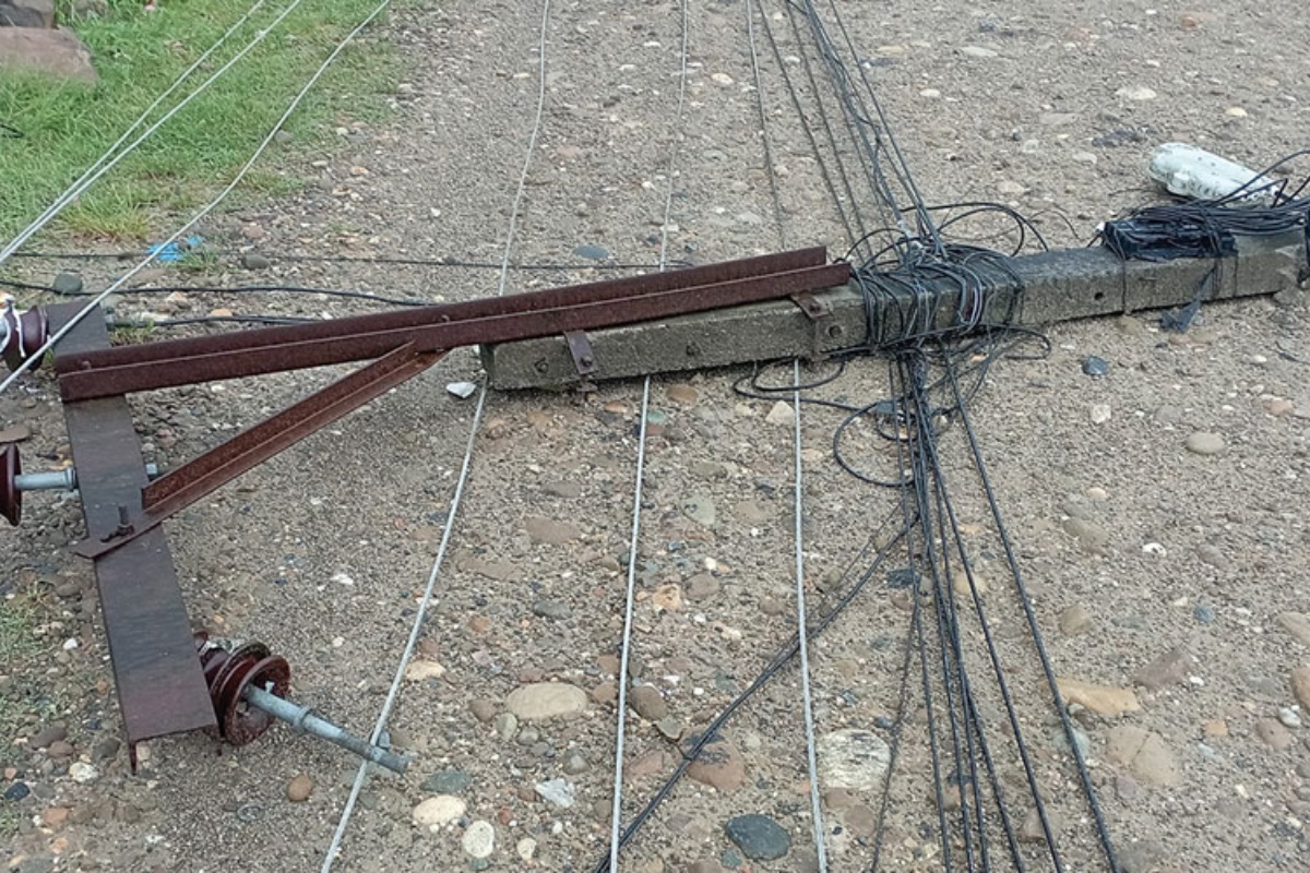 हुरीबतासले पश्चिम नवलपरासीमा विद्युत् अवरुद्ध