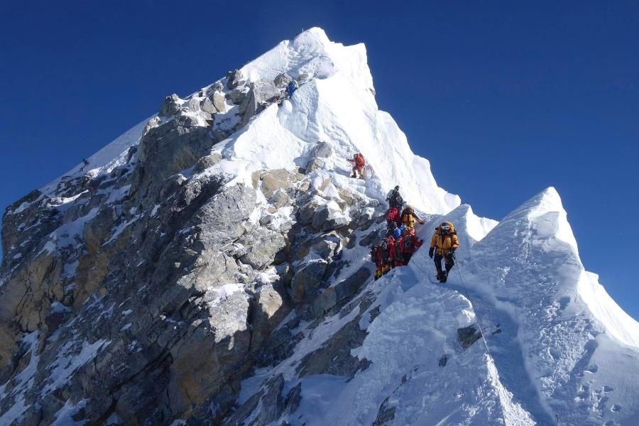 सगरमाथा आरोहणका क्रममा २ मंगोलियन नागरिक सम्पर्कविहीन