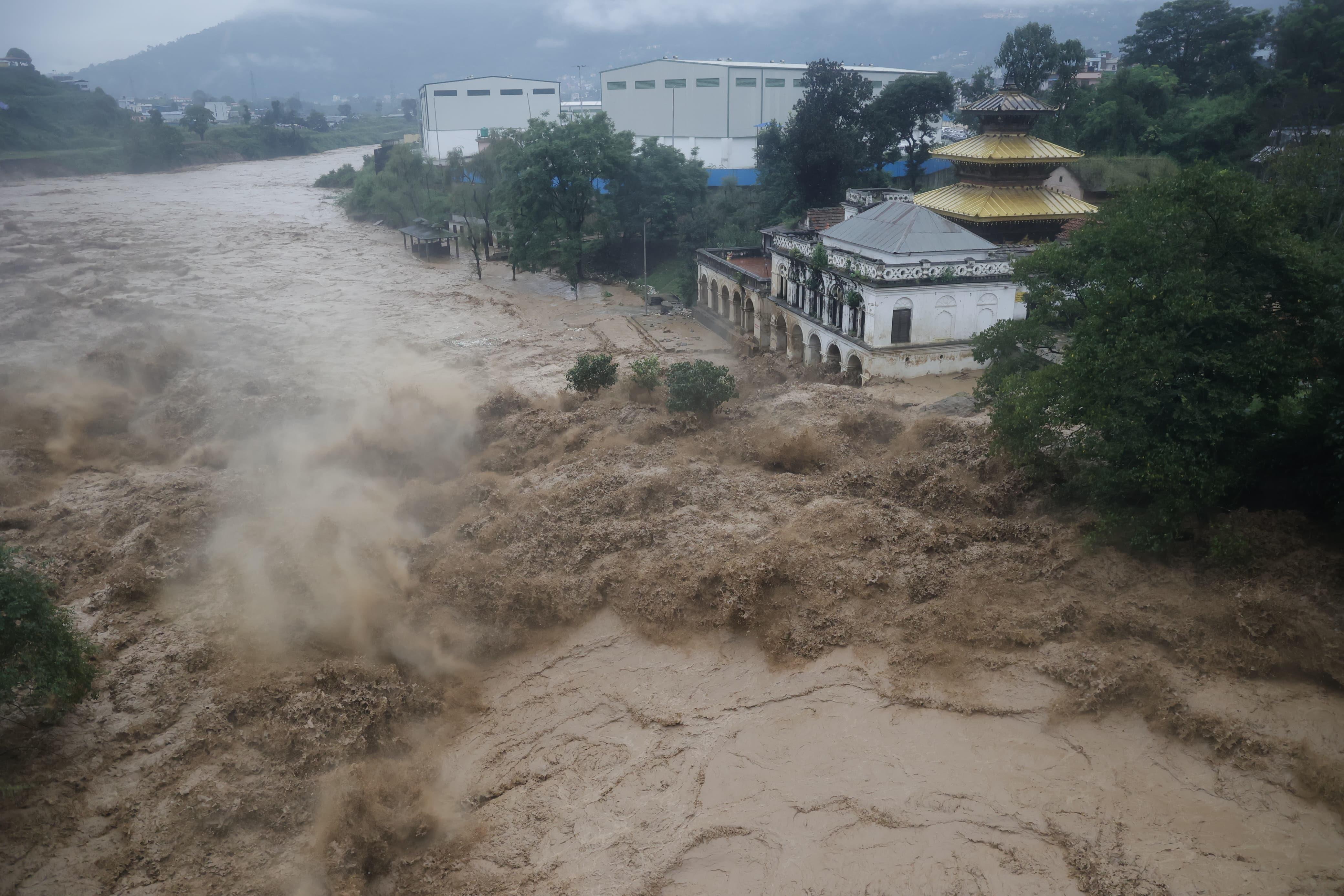 चोभारमा उर्लिएको बागमती\n