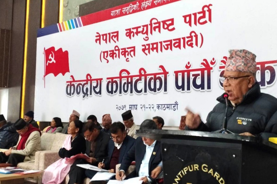 सरकारमा बसेकाहरूबाटै संविधान र व्यवस्थामाथि खतरा छ : माधव नेपाल 