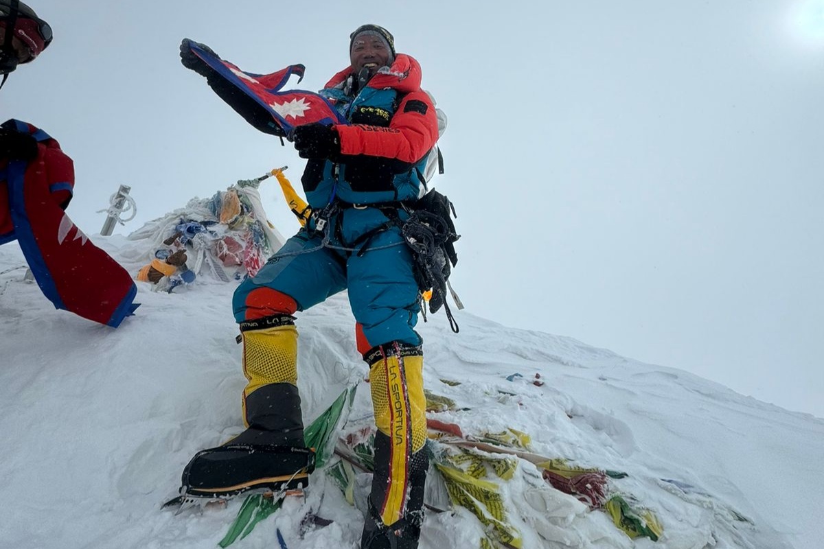 कामीरिता शेर्पा ३०औँ पटक सगरमाथाको शिखरमा