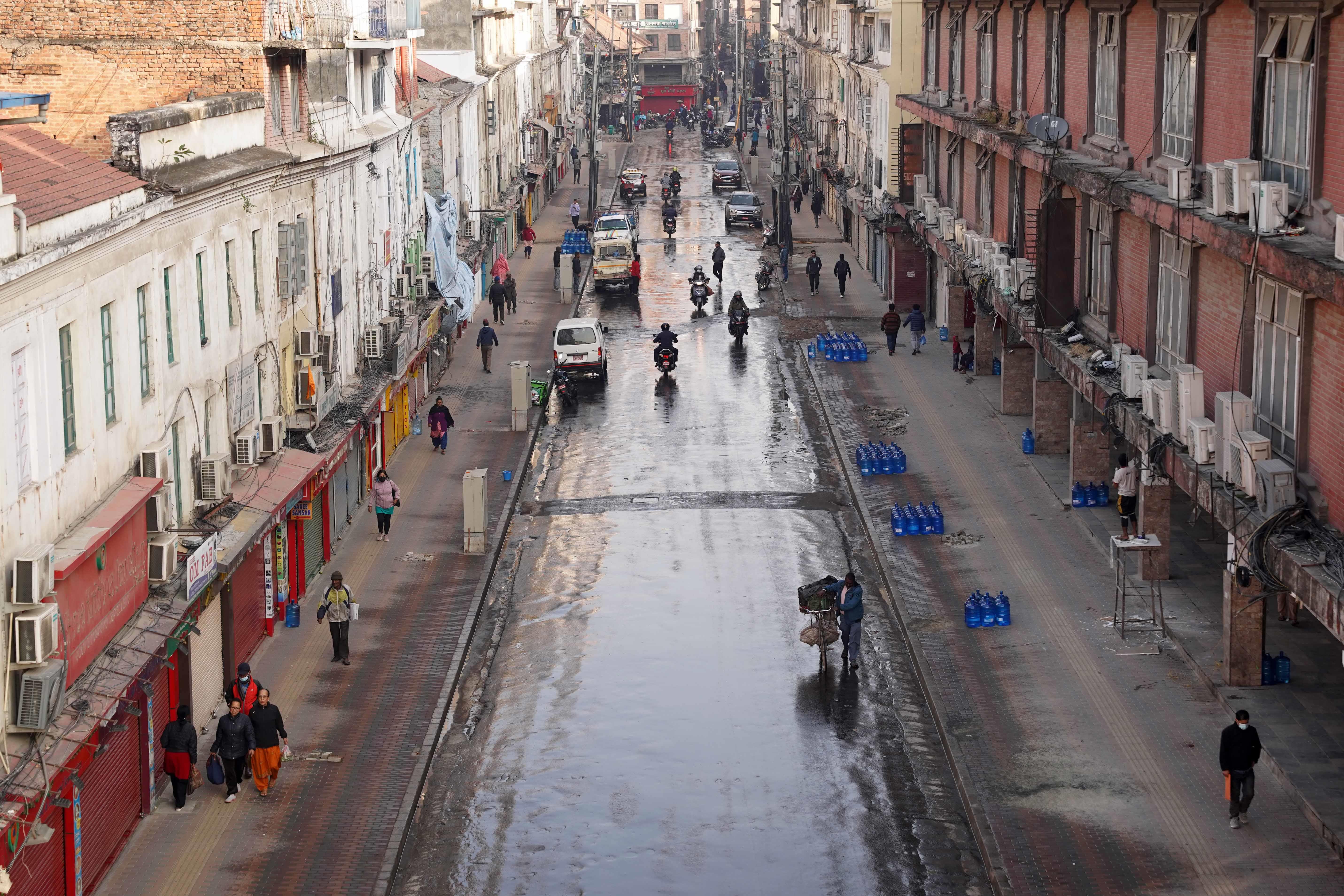 तार र पोलरहित न्युरोड शुक्रपथ