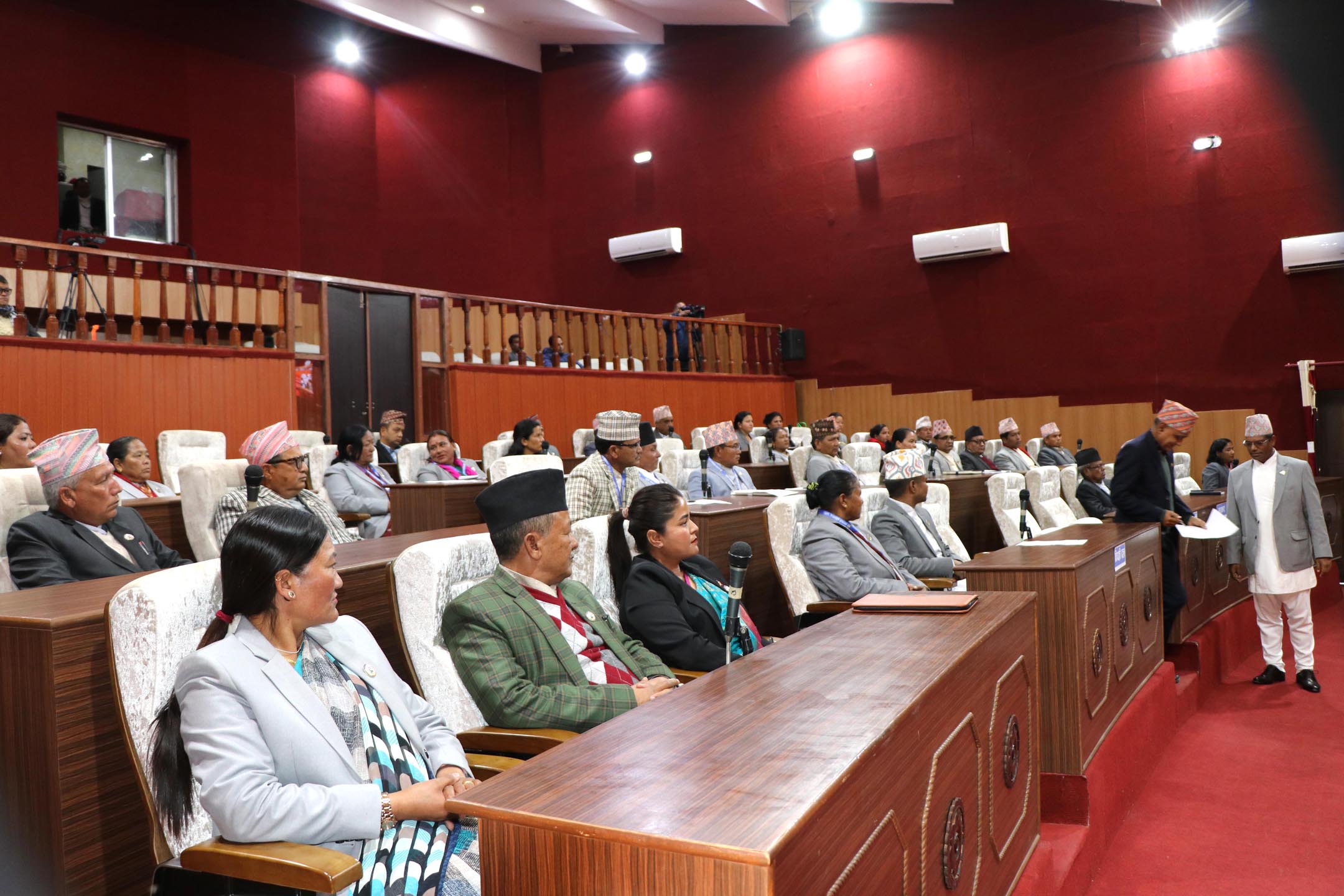 कर्णाली प्रदेशसभाको पहिलो बैठक : ‘गरिबी, भोक र रोगविरुद्ध लड्ने प्रतिबद्धता’