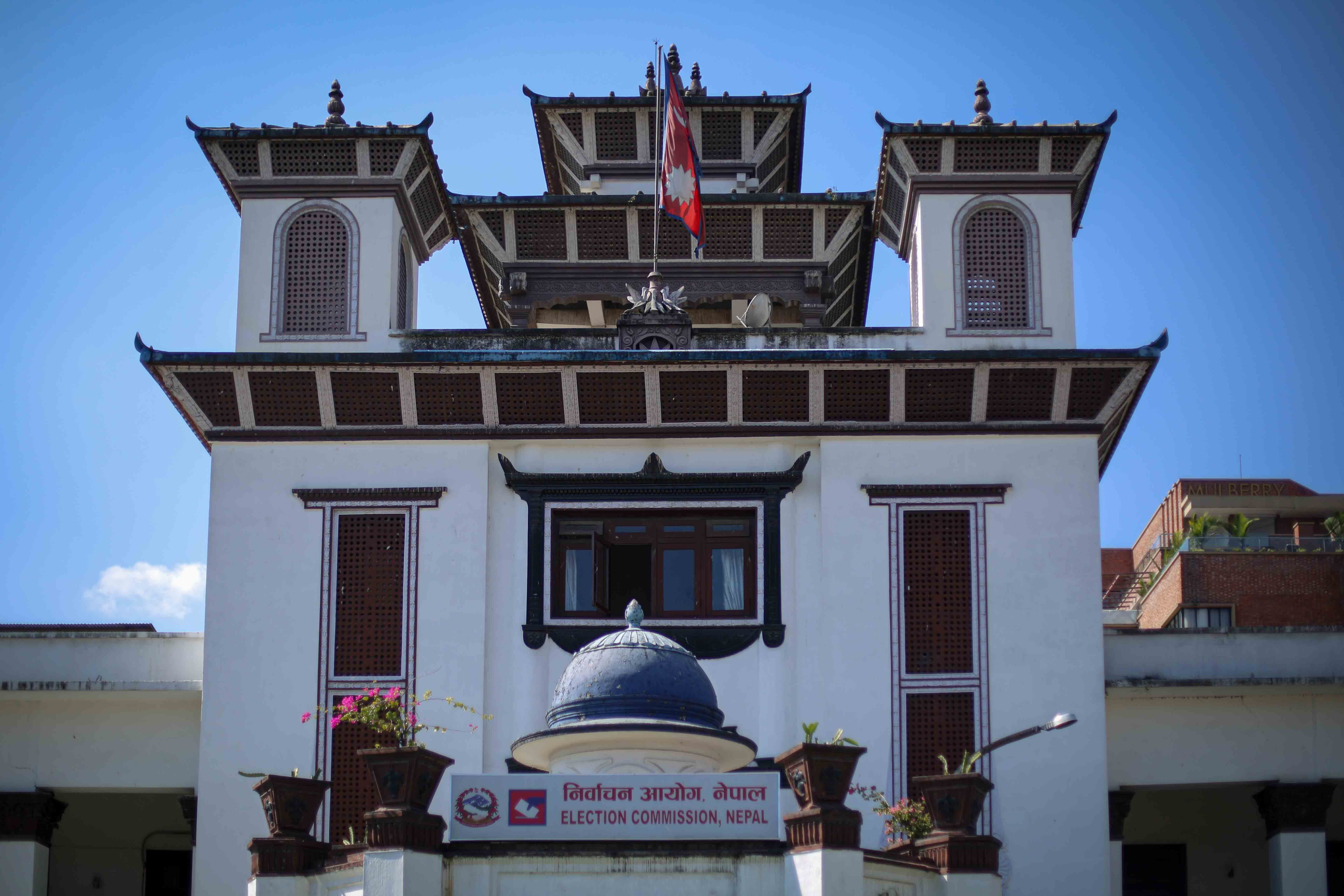 राष्ट्रपति र उपराष्ट्रपति चुनिएपछि रिक्त हुने क्षेत्रमा वैशाख १० मै उपनिर्वाचनको तयारी