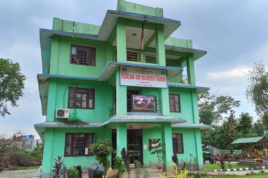 भूकम्प प्रभावित बसेको बस्ती हटाउँदै डिभिजन वन