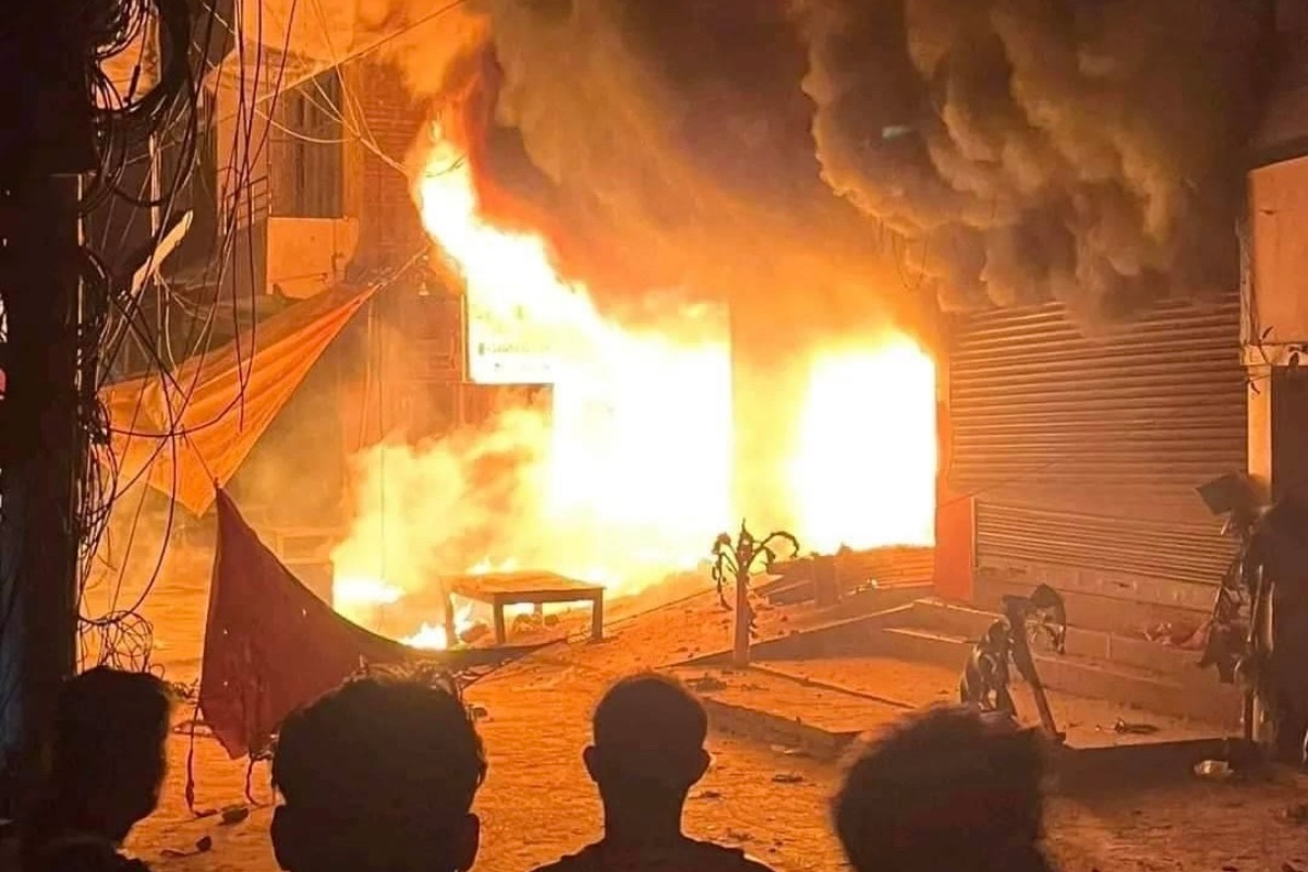 बरहथवा बजारको किराना पसलमा आगलागी