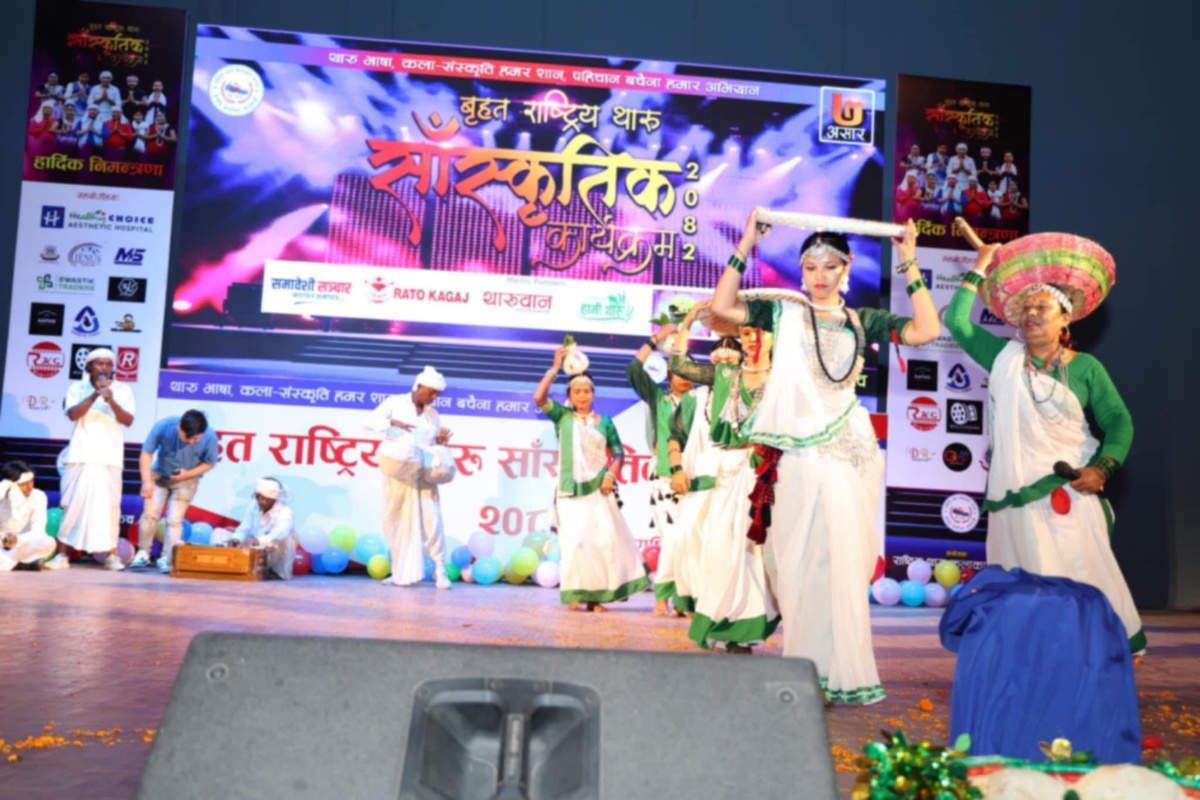 संगीत दिवसमा थारू कलाकारको प्रस्तुति, झुमे दर्शक