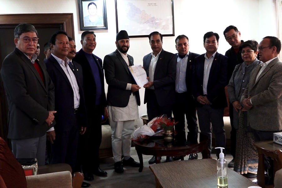 उद्योगी–व्यवसायीलाई यो सरकार रातो कार्पेटले स्वागत गर्छ: गृहमन्त्री लामिछाने