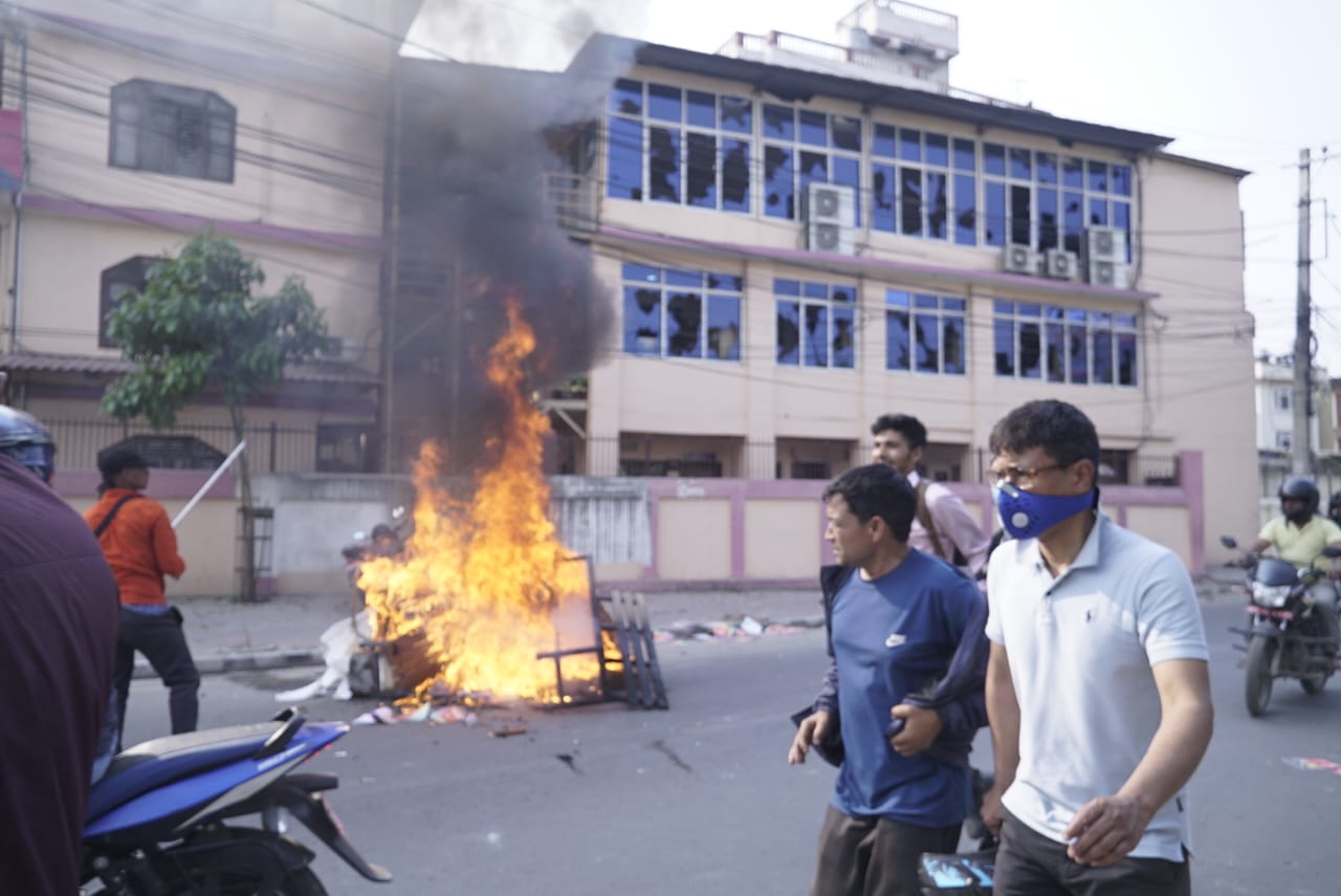 राजावादीले गरे एकीकृत समाजवादीको पार्टी कार्यालय तोडफोड