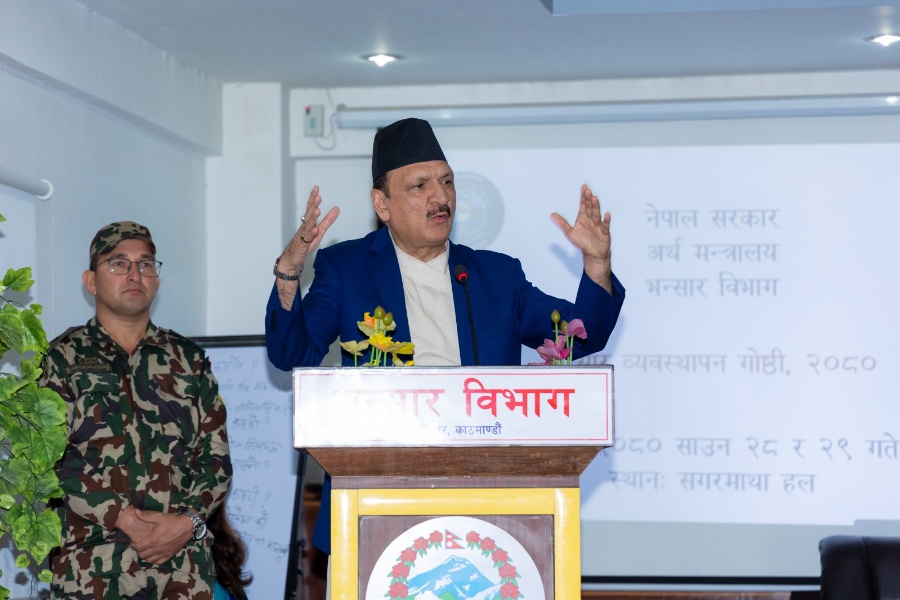 भन्सार कर्मचारीले सोच बदल्न जरुरी छ : अर्थमन्त्री