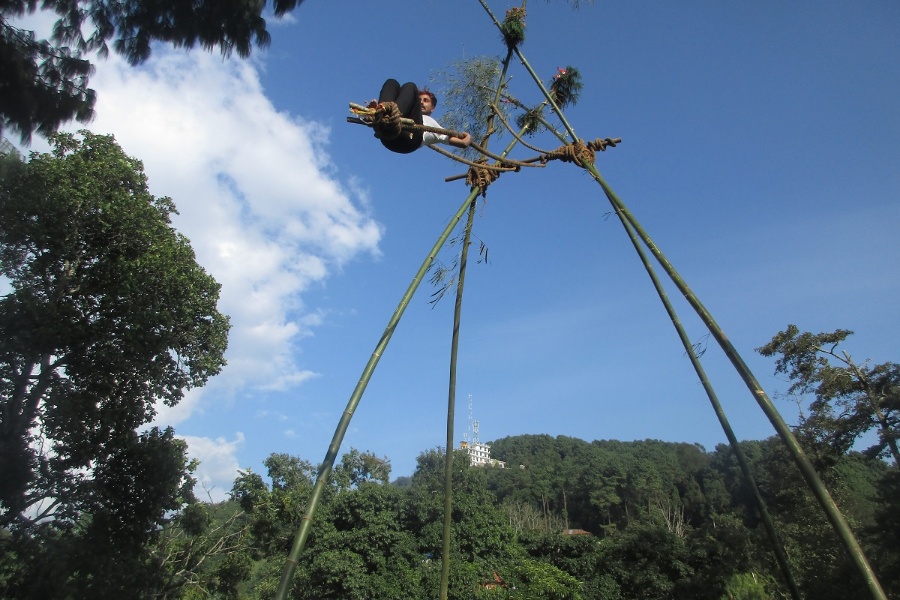 डाँडा र चौतारा सुनसान: हराउँदै लिंगे पिङ