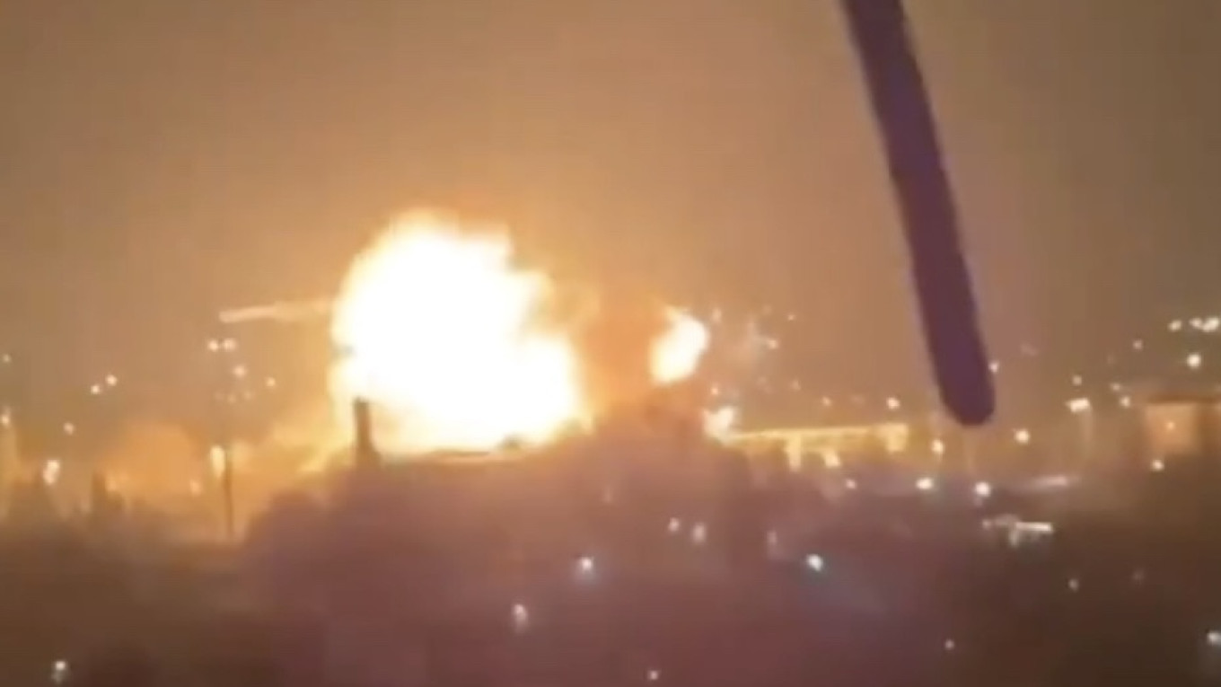 क्रिमियामा तैनाथ २ रुसी सैन्य जहाजमाथि युक्रेनले गर्‍यो आक्रमण