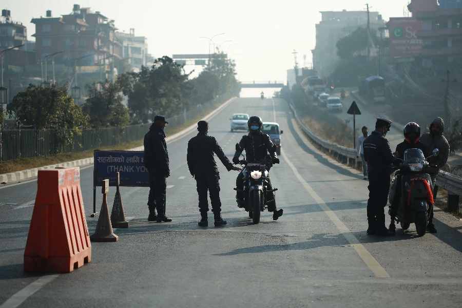 काठमाडाैँमा सवारी चेकजाँचमा कडाइ (तस्वीरहरू)