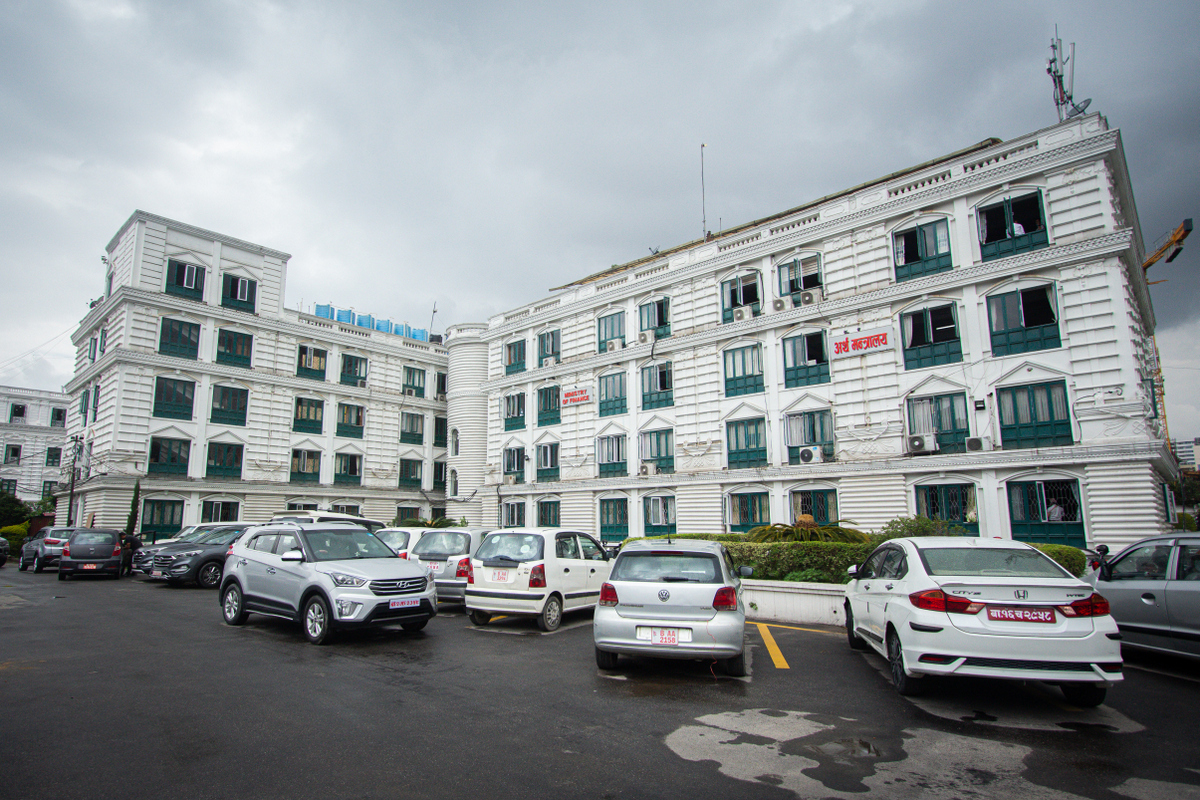 थपिँदै सार्वजनिक ऋणको भार, व्याजदर बढ्दा सरकार नै अप्ठ्यारोमा