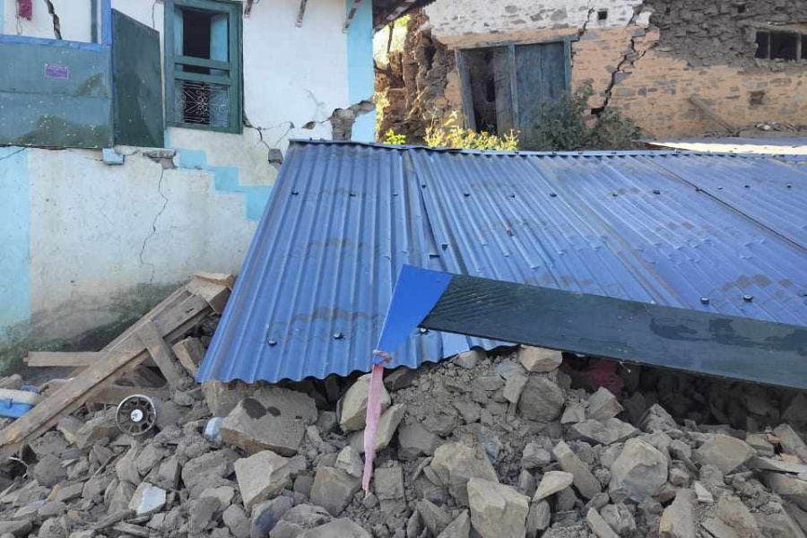 भूकम्पका कारण ठाउँ–ठाउँमा पहिरो, आवतजावतमा समस्या