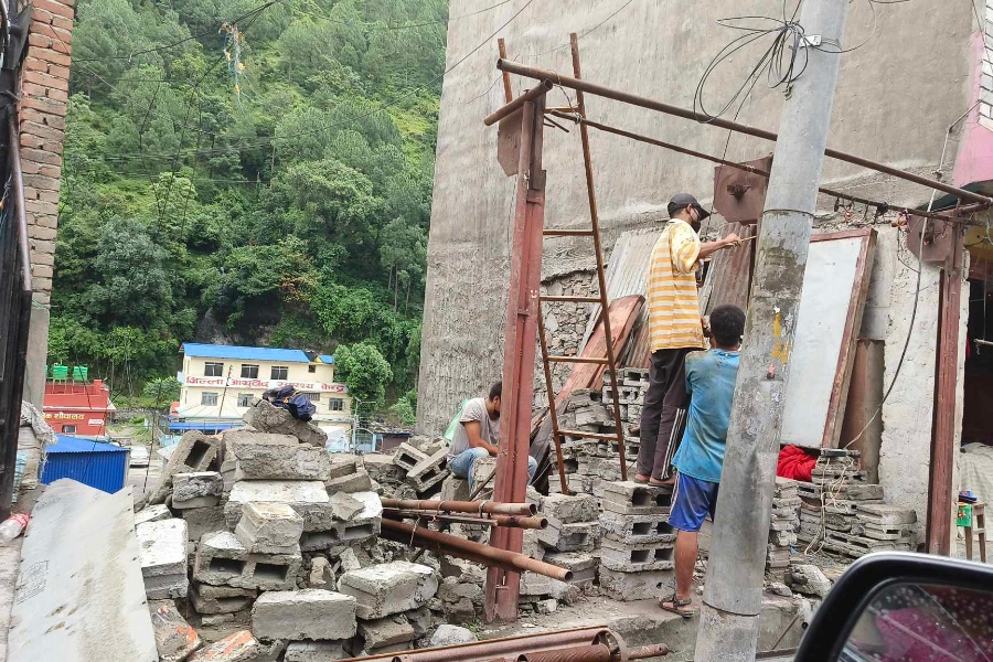 बेनीमा अतिक्रमित संरचना हटाइयो, पार्किङ व्यवस्थित बनाइँदै