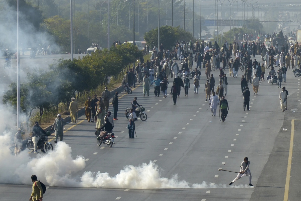 पाकिस्तानमा इमरान खानलाई रिहा गर्न माग गर्दै भएको प्रदर्शनमा ६ जनाको मृत्यु