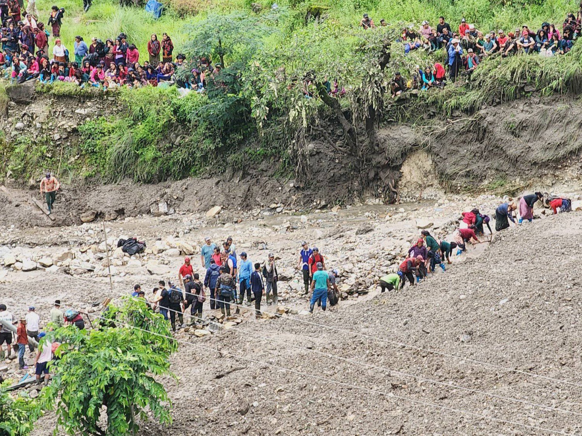 धार्चे पहिरोमा परी बेपत्ता भएका ५ जनामध्ये ४ को शव फेला