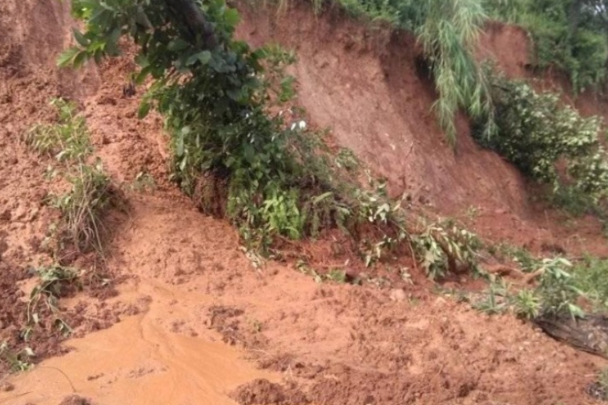 जाजरकोटमा पहिरोको जोखिम: ११ परिवारलाई सुरक्षित स्थानमा सारियो
